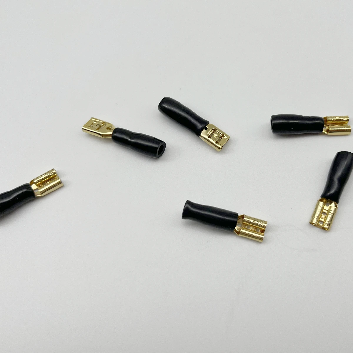 รถยนต์บ้านเสียงทองแดงบริสุทธิ์ - Speaker Terminal บทวิจารณ์และราคา